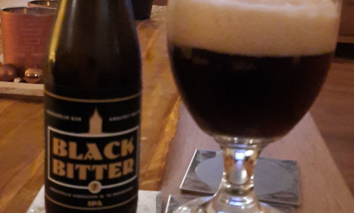 Black Bitter uit Gouda flesje en glas Black Bitter uit Gouda flesje en glas